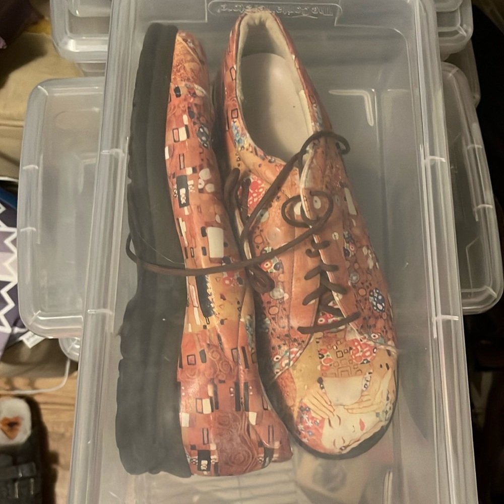 Icon Shoes Klimt Kiss Lace Up size 8